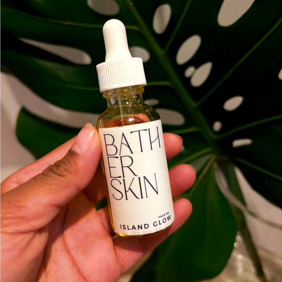 iSLAND GLOW face oil by BATHER @batherskincare - Picture 1 of 3